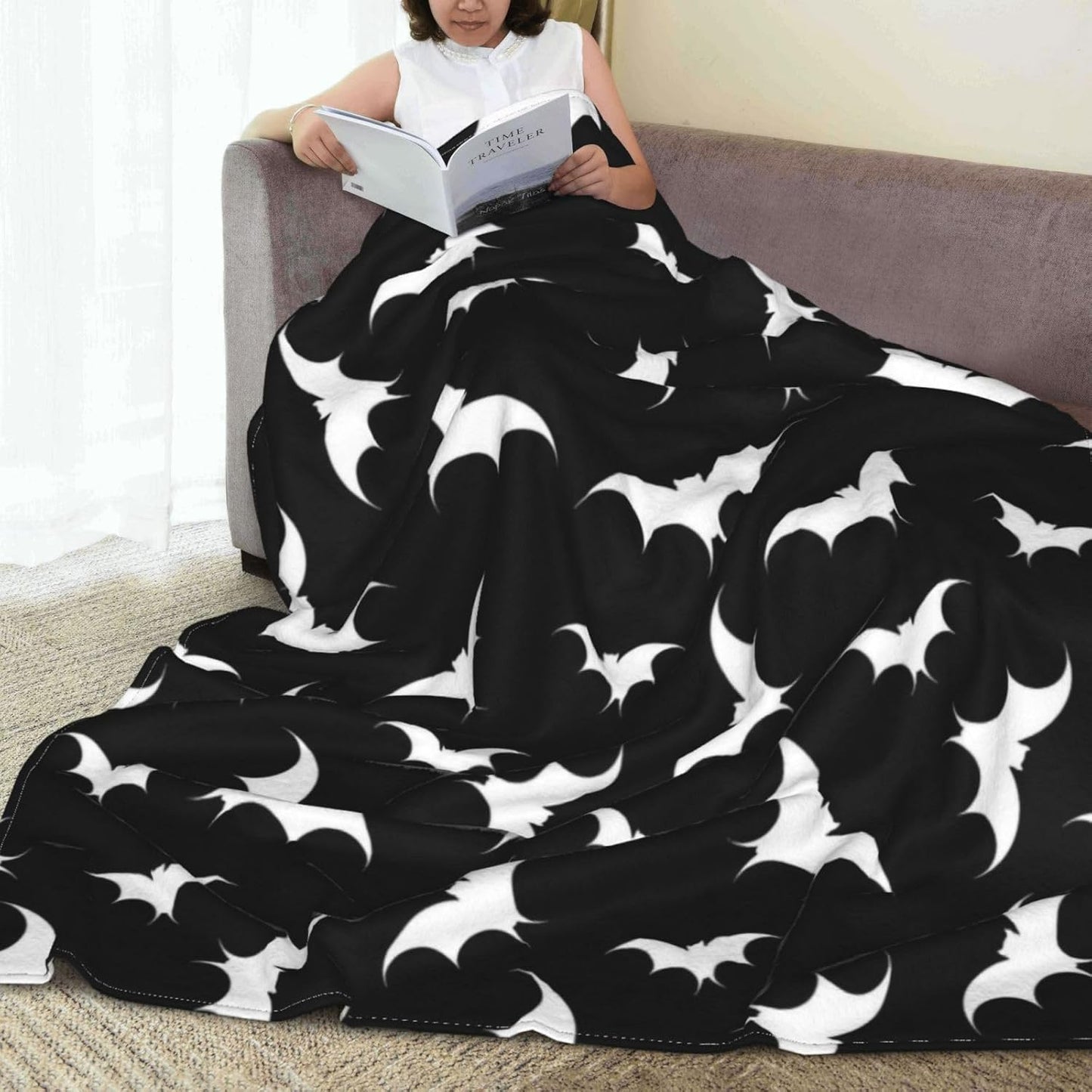 🦇 Gothic Bat Pattern Throw Blanket